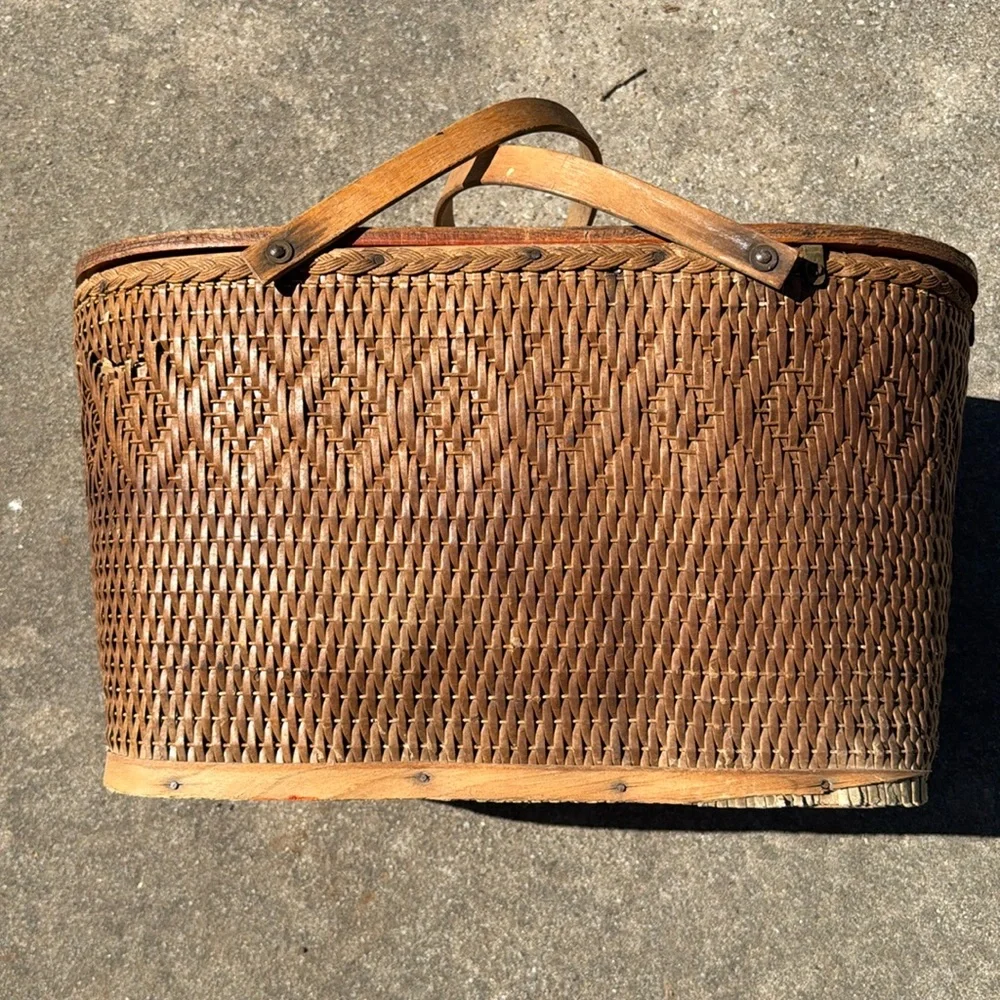 Basket Vintage Picnic Basket with Table Inside
